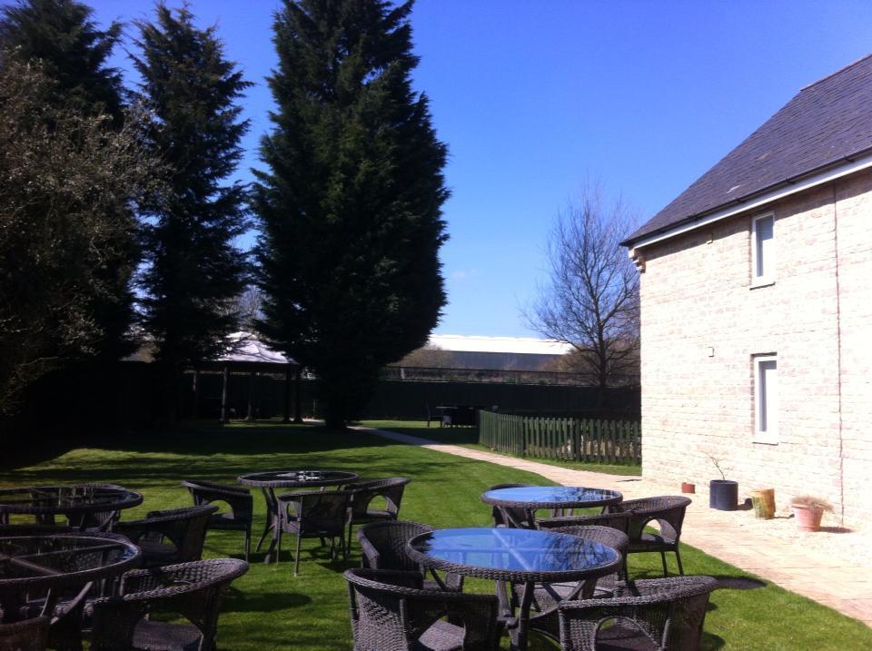The Tally Ho Hotel - B&B Bicester Exterior foto
